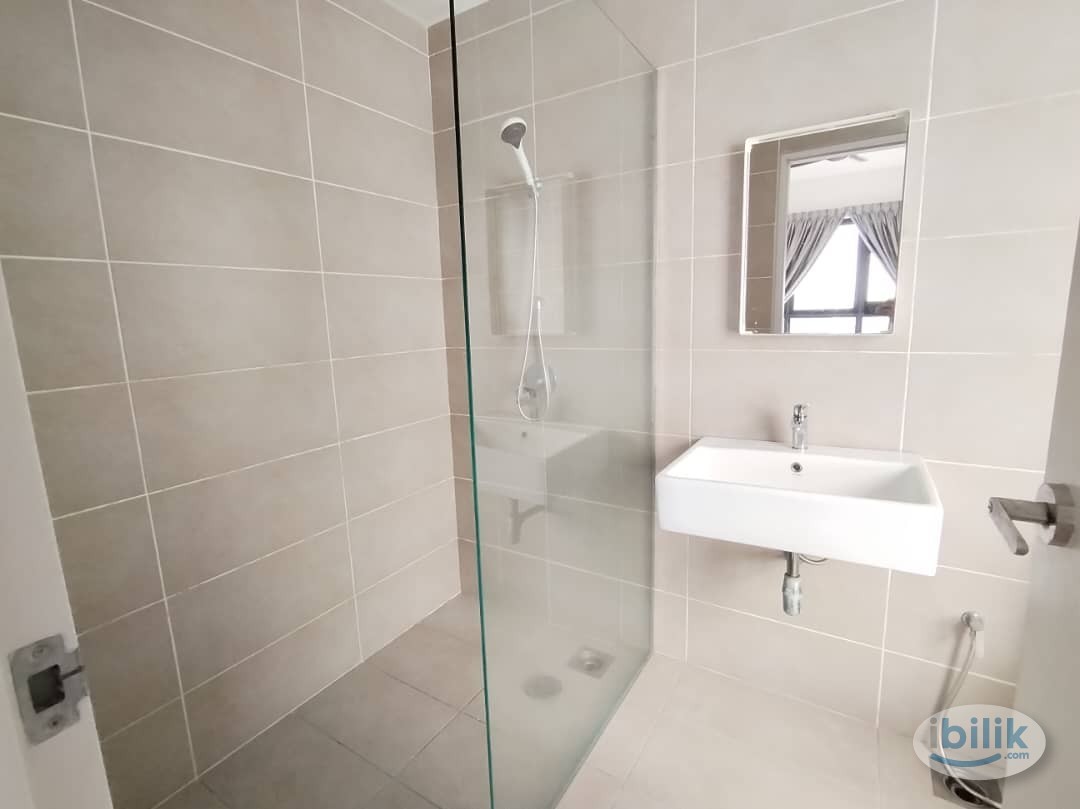Middle Room at D'Sara Sentral - Serviced Apartment, Shah Alam - Image 4