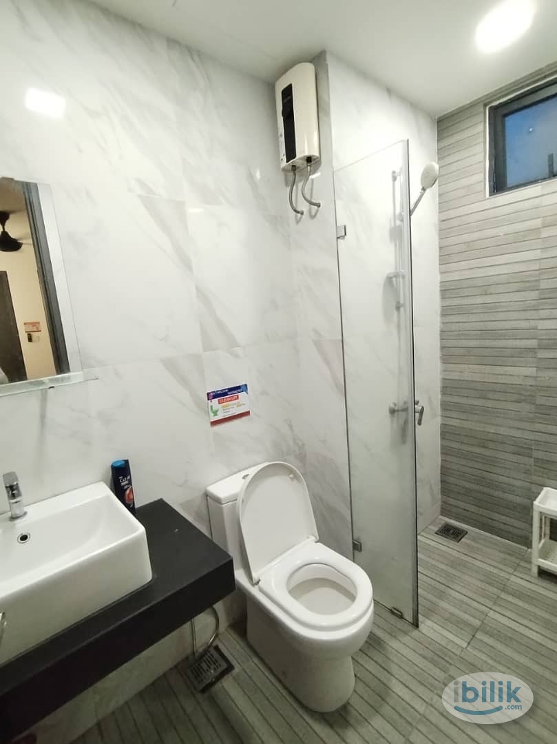 Middle Room at Emporis, Kota Damansara - Image 4