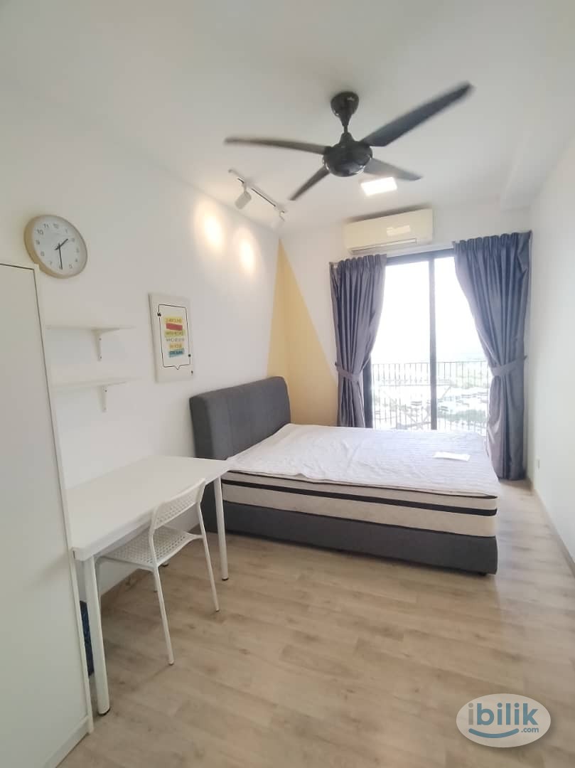 Middle Room at Emporis, Kota Damansara - Image 1