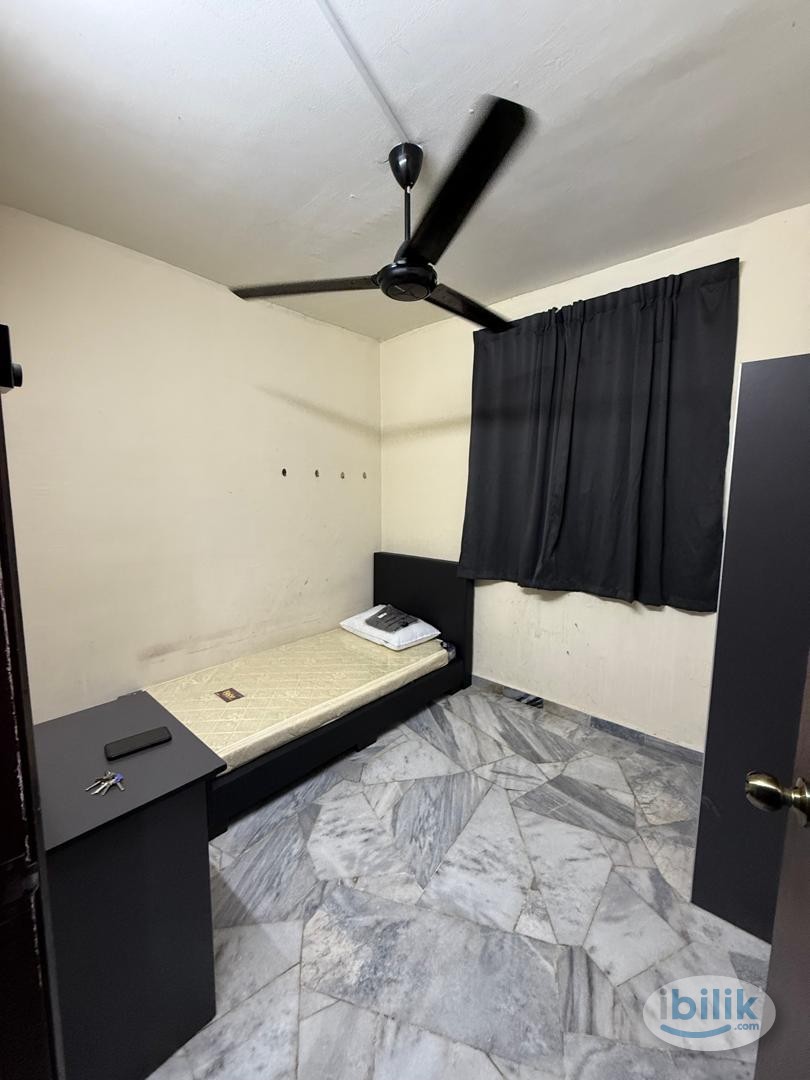 Middle Room at Ilham Apartment, TTDI Jaya - Image 1