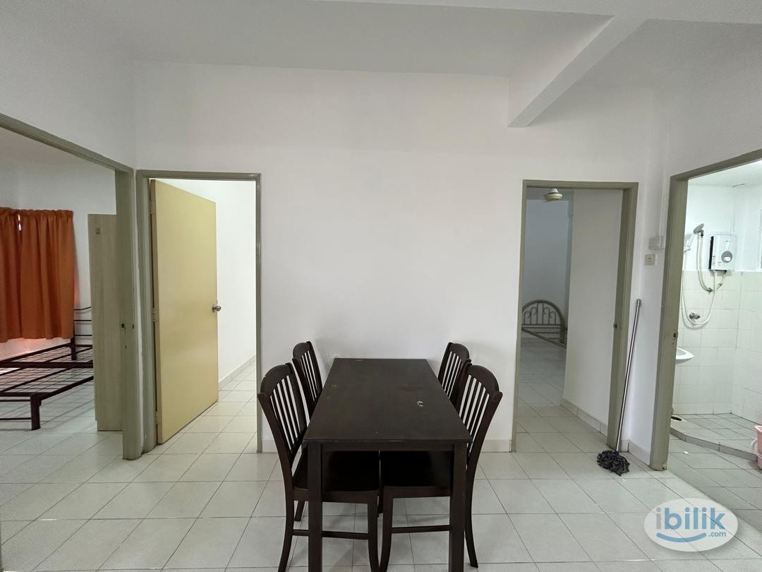 Middle Room at Park View Tower, Butterworth - Image 1