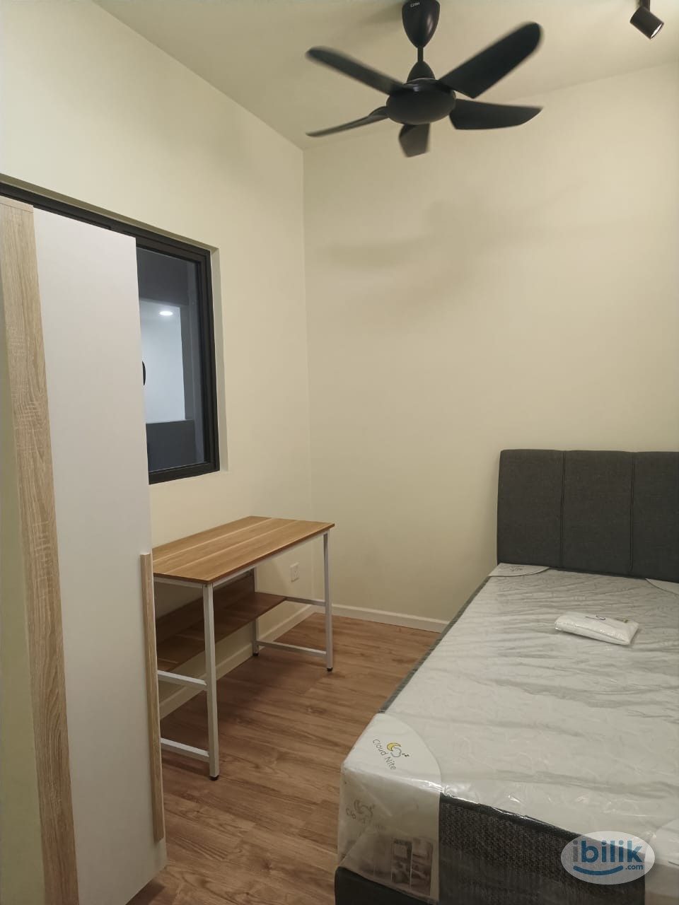 ‼️Premium ⭐️ Single Room Fully Furnished @ NEW Aircond Wardrobe Table Chair Mattress, Seksyen 13 Near MSU - Image 1