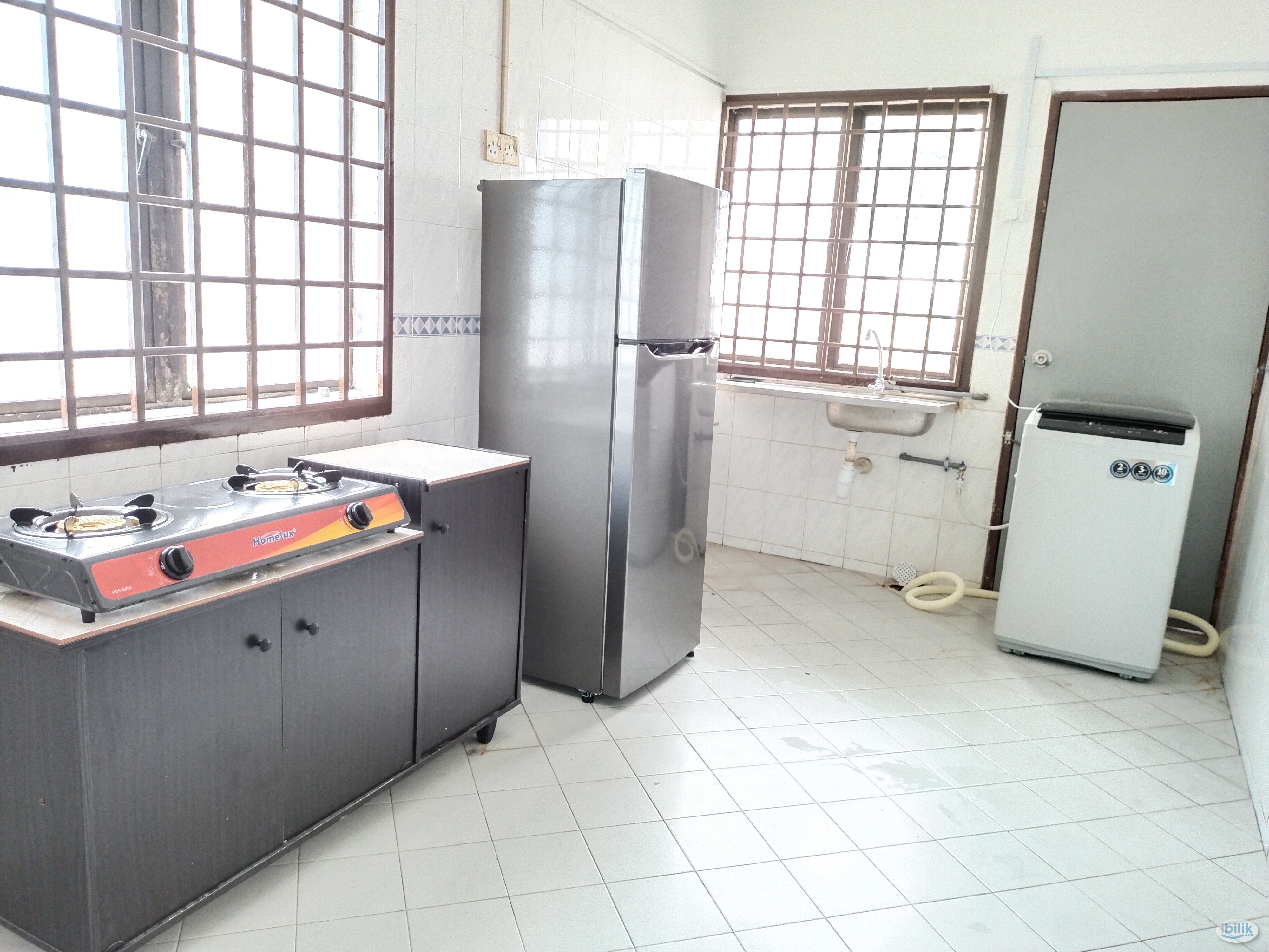 Middle Room at Taman Mount Austin, Johor Bahru - Image 1
