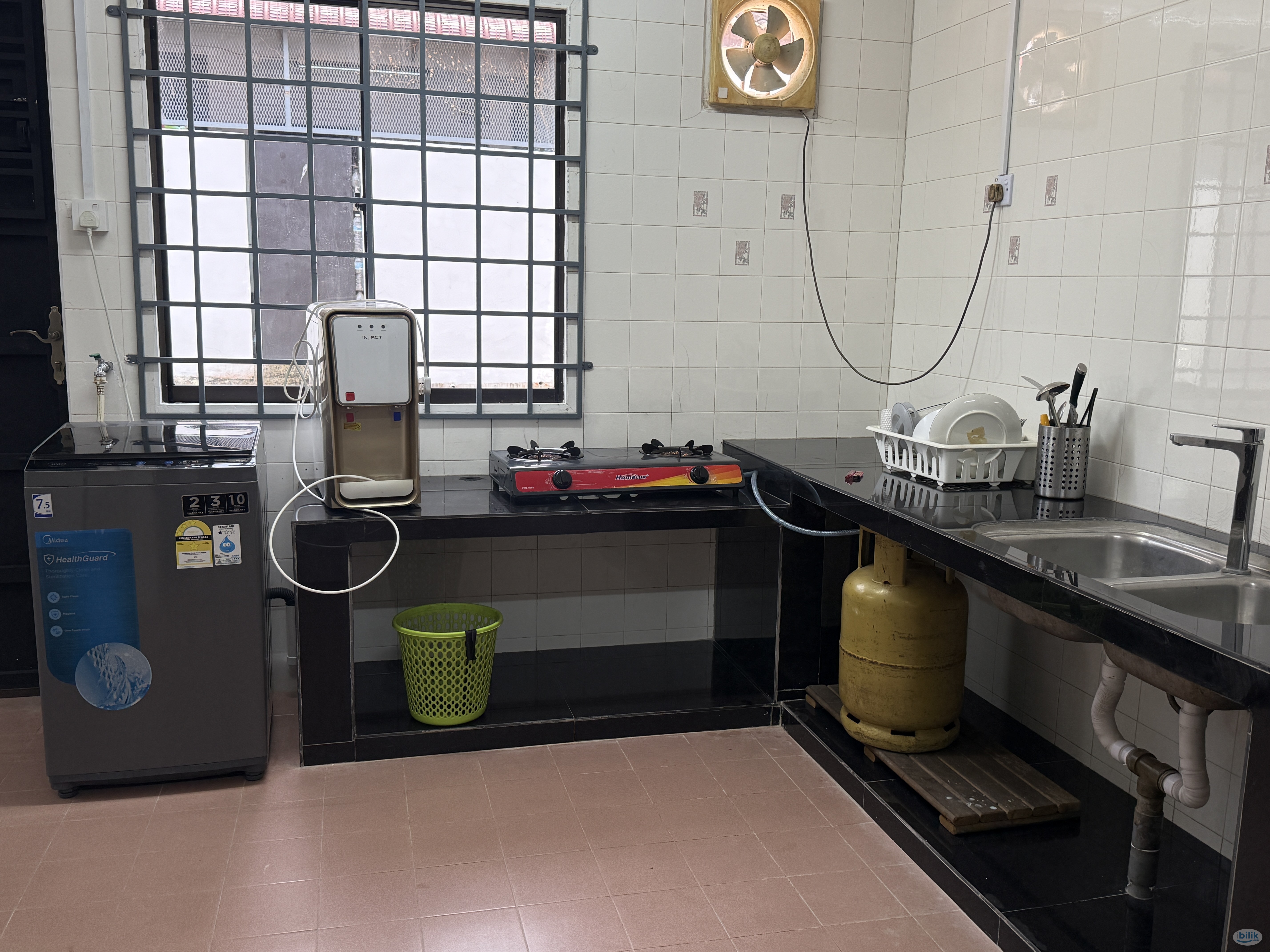 Single Room at Taman Daya, Tebrau - Image 4