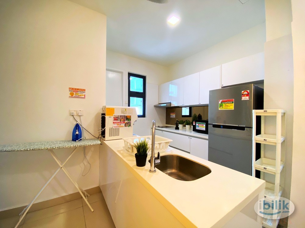 Master Room at H2O Residences, Near LRT Ara Damansara - Image 1