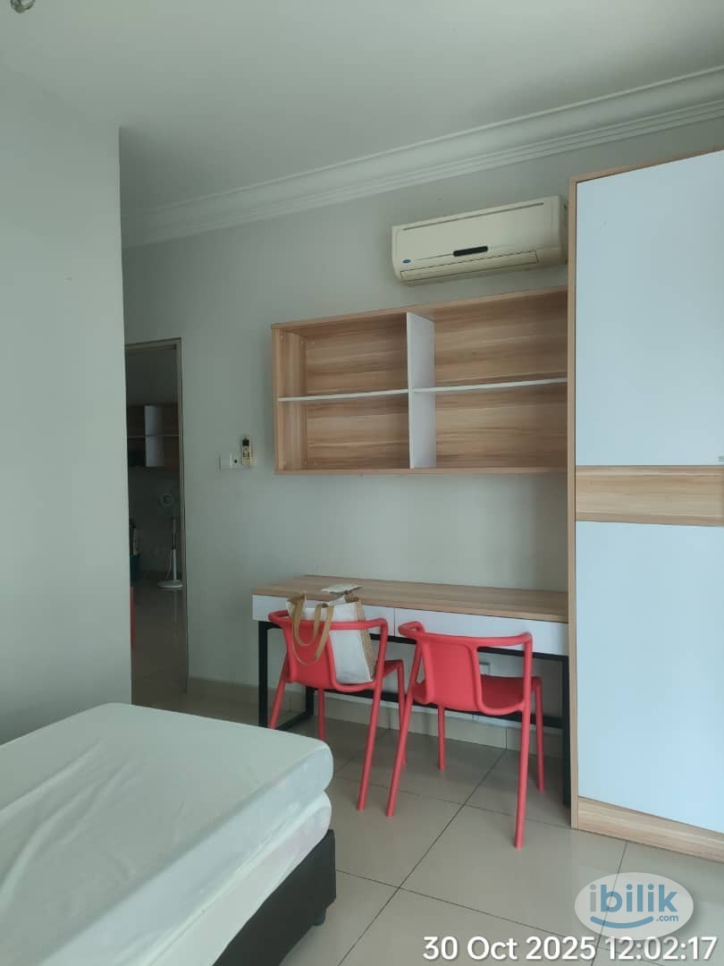 *FEMALE* (Prefer Chinese) Master Room at Pacific Place, Ara Damansara - Image 2