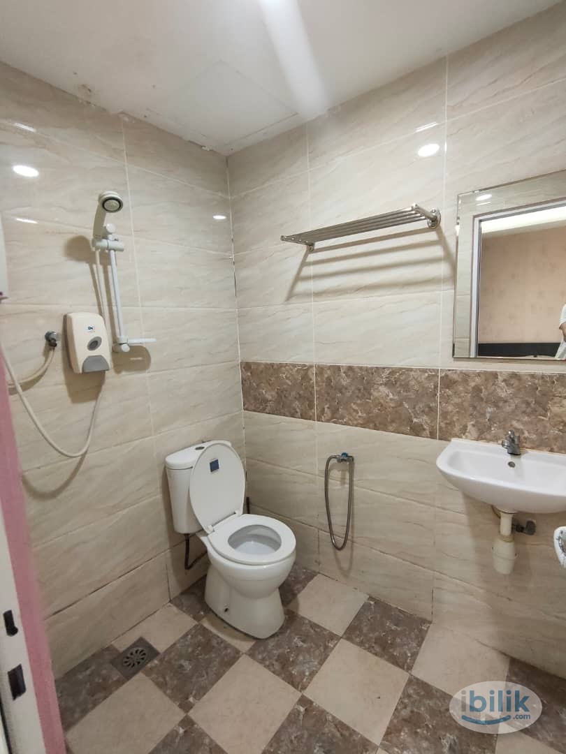 Master Room at Sunway Mentari, Nearby BRT Mentari🚝 - Image 2
