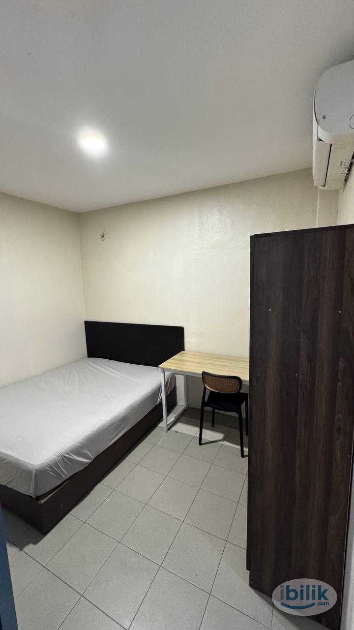 🚶‍♂️Walk to bus stop, near CIQ & KSL🔥 - Affordable, cozy room🌟 - Image 1