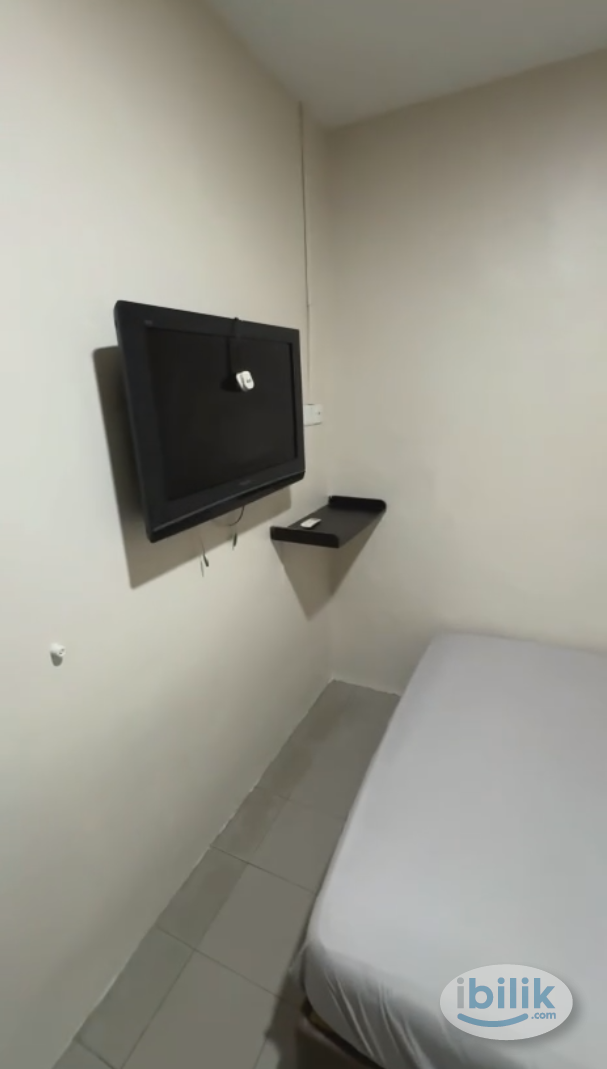 🚶‍♂️Walk to bus stop, near CIQ & KSL🔥 - Affordable, cozy room🌟 - Image 2