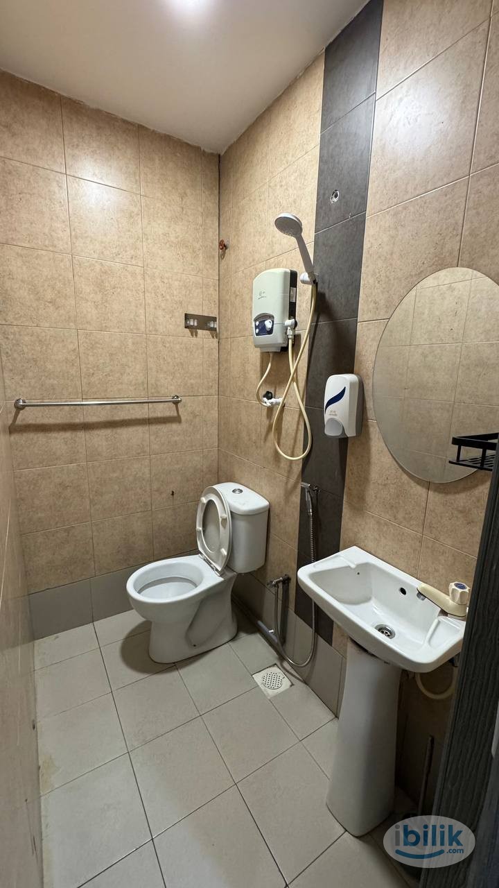 🚶‍♂️Walk to bus stop, near CIQ & KSL🔥 - Affordable, cozy room🌟 - Image 4