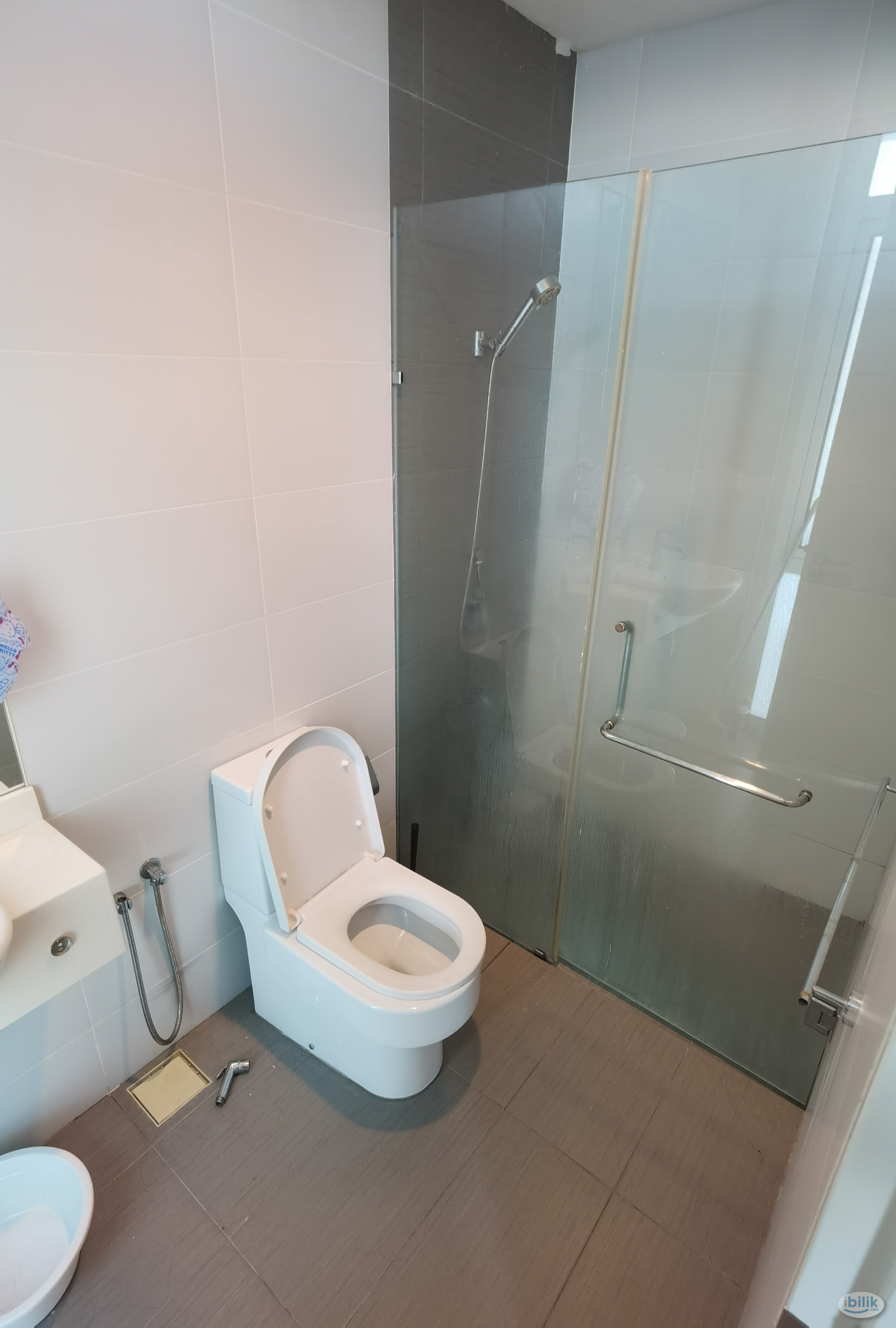Middle Room at Nadayu28, Bandar Sunway - Image 4