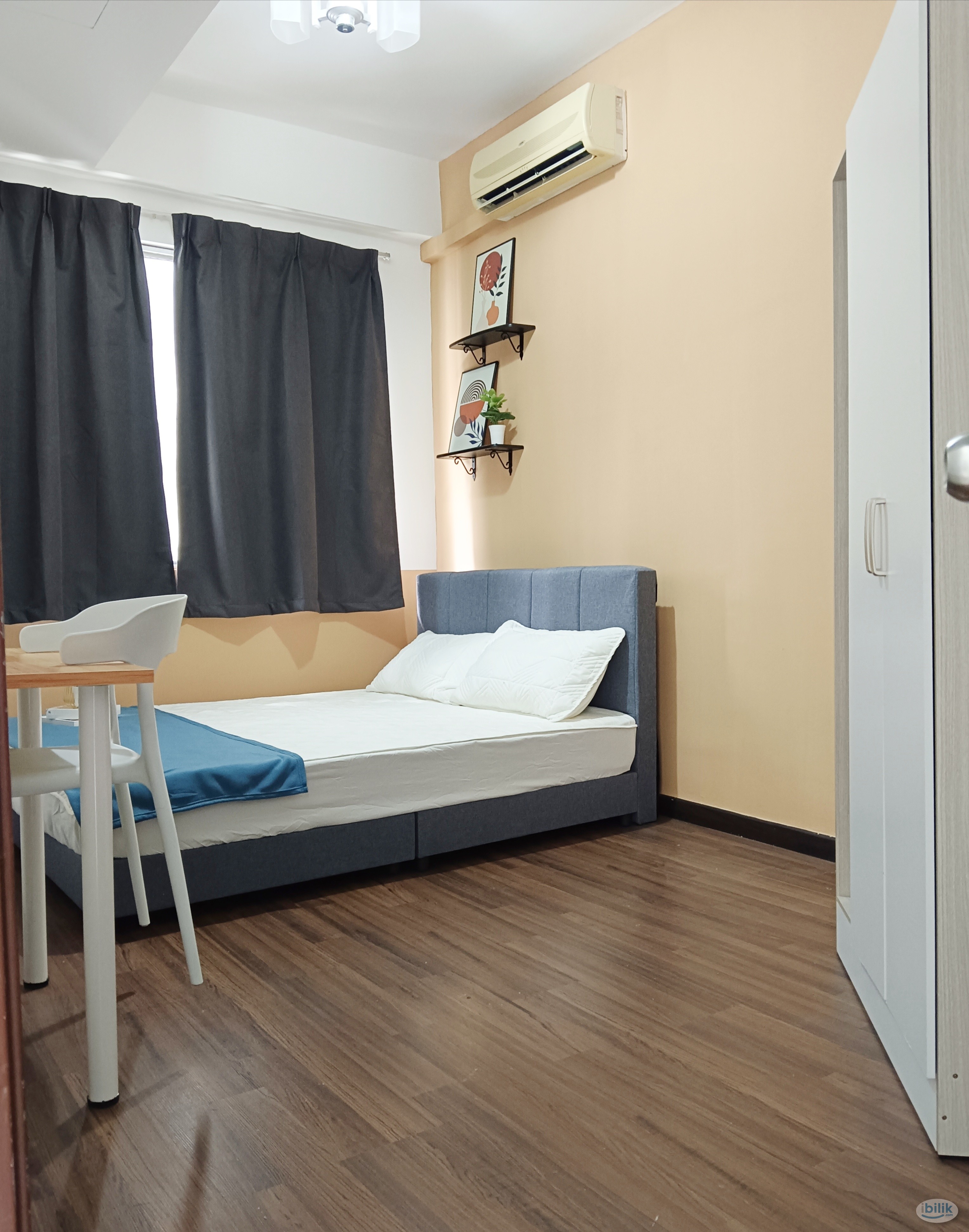 Female unit, medium room 2, 10 mins walk to LRT Sri Rampai - Image 1