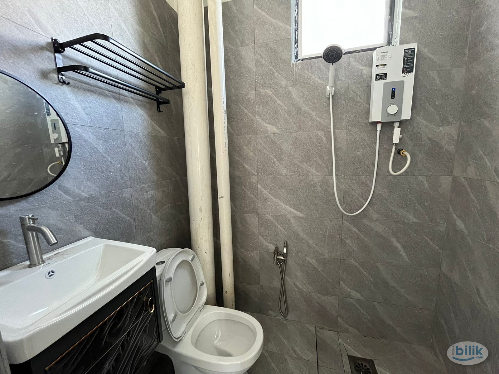 Middle Room at Lagoon Perdana, Bandar Sunway - Image 2
