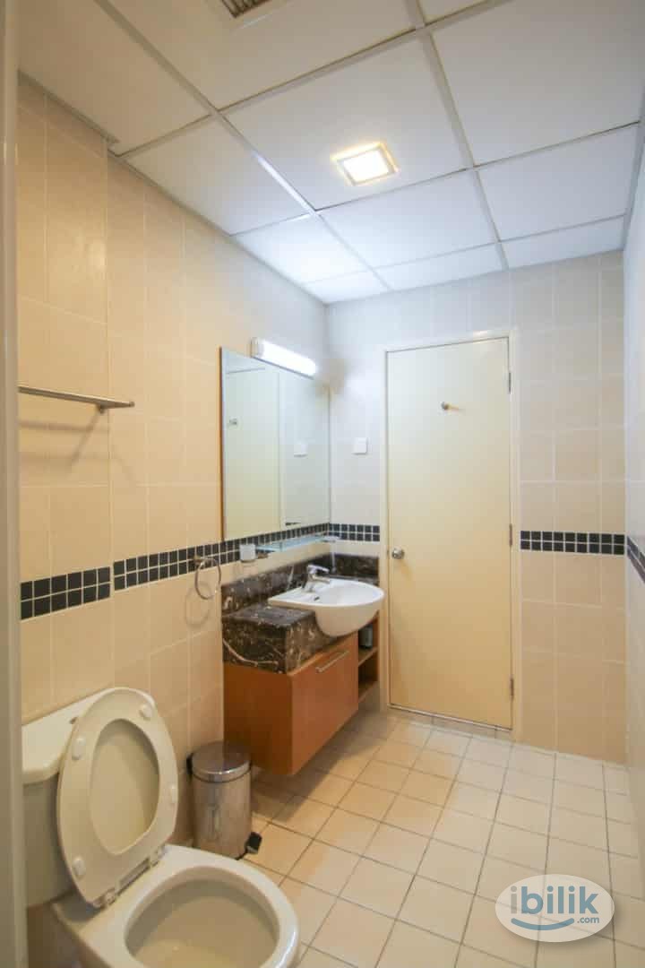 Middle Room at Seri Bukit Ceylon, Bukit Ceylon - Image 1