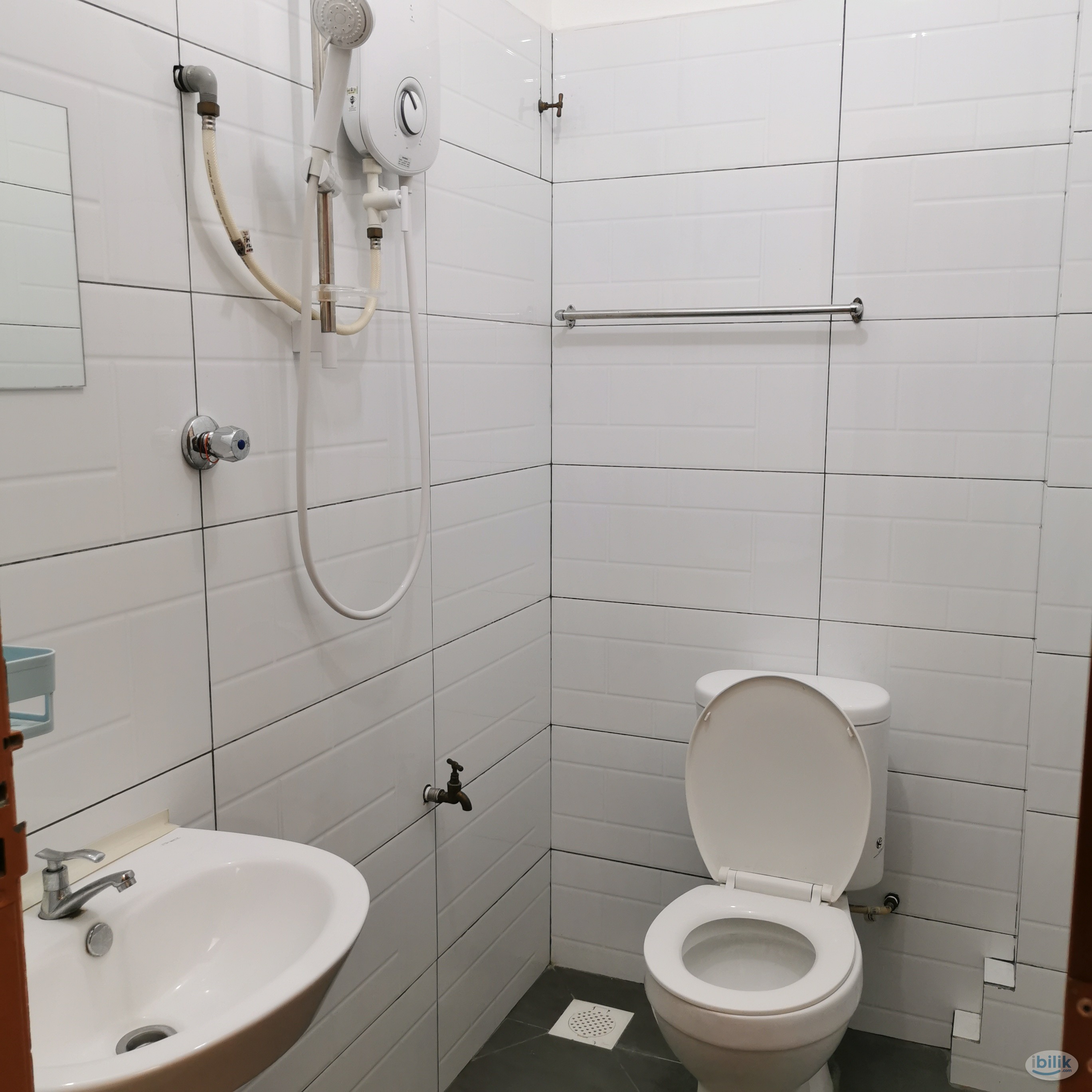 SS15 house facing Subang Jaya LRT / KTM station – own bath, furnished room posted by owner - Image 3