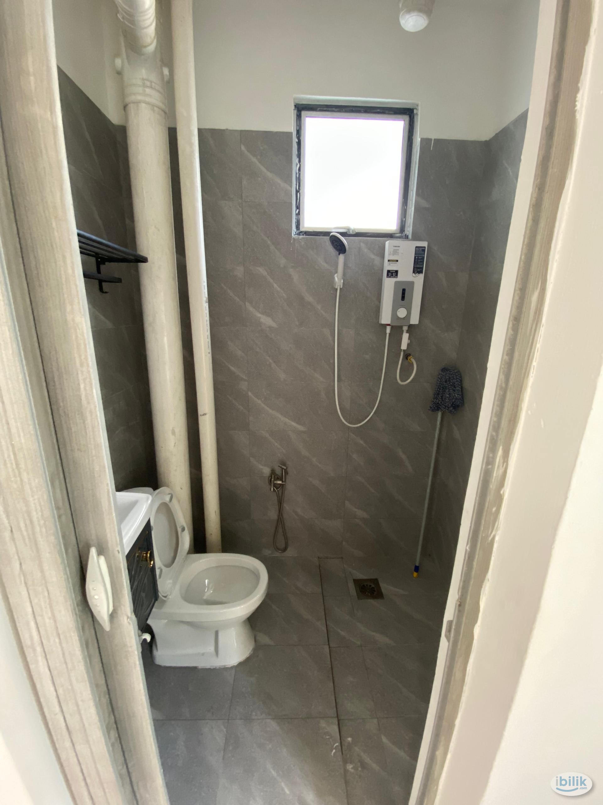 Master Room at Lagoon Perdana, Bandar Sunway - Image 2