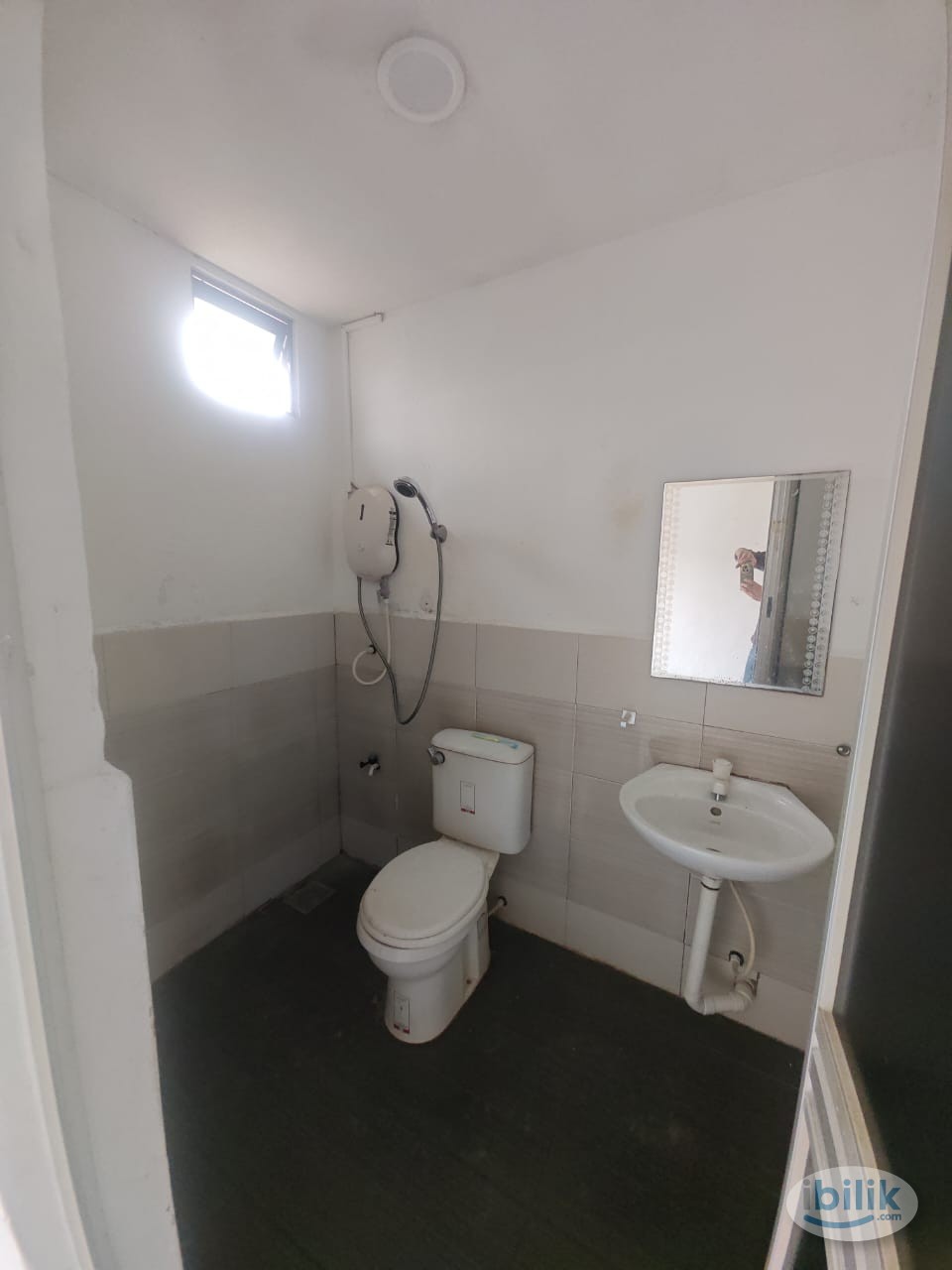 Master Room - Image 2
