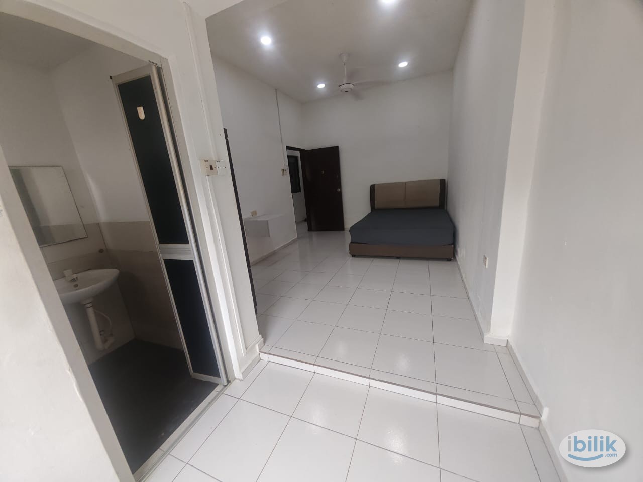 Master Room - Image 3