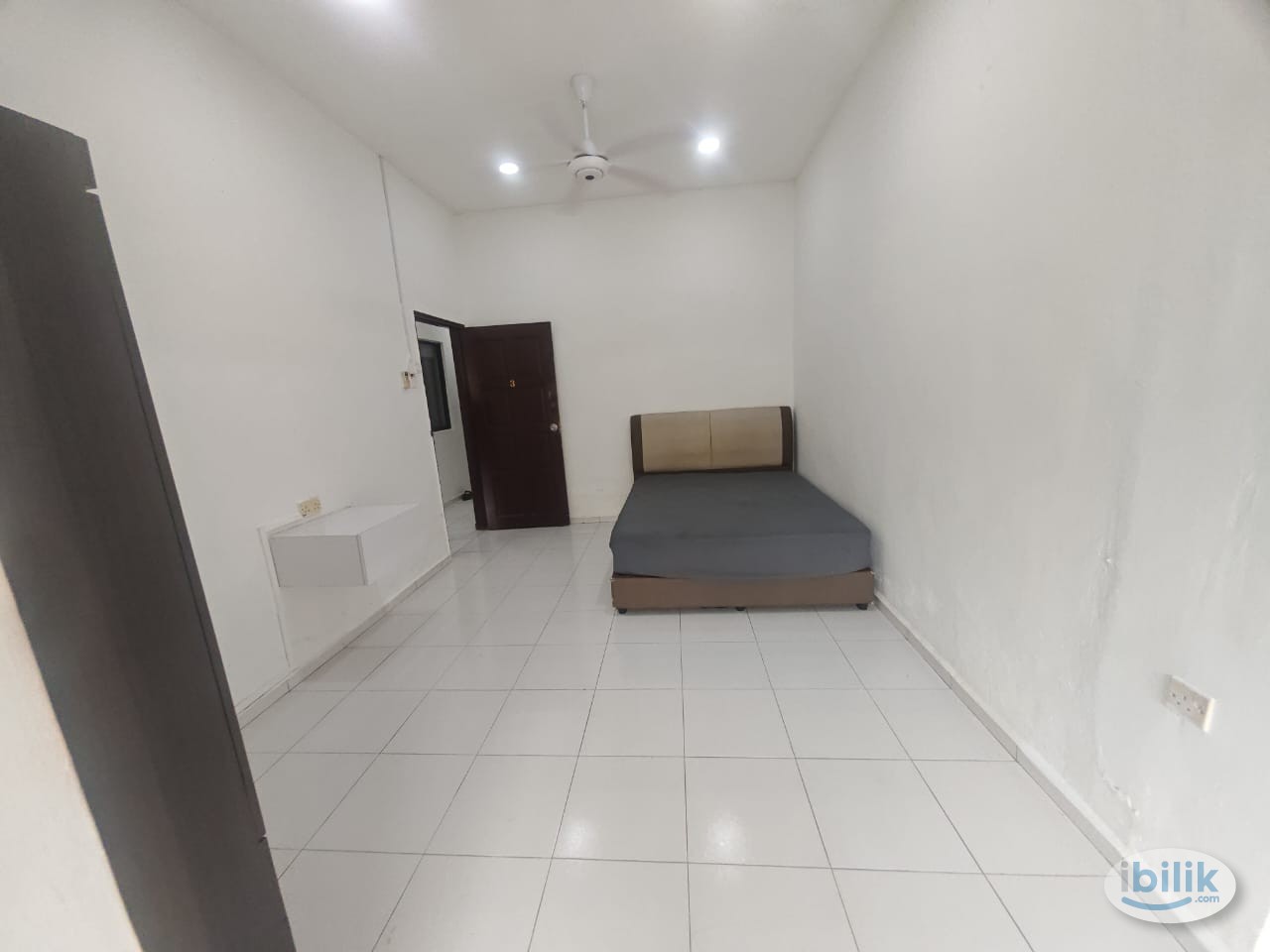 Master Room - Image 4