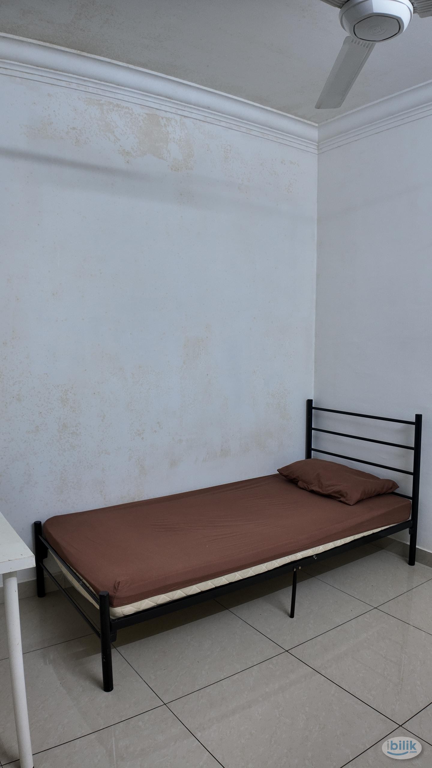 Middle Room for Rent @ Mentari Court (Malay Female Only) Carpark - Image 1