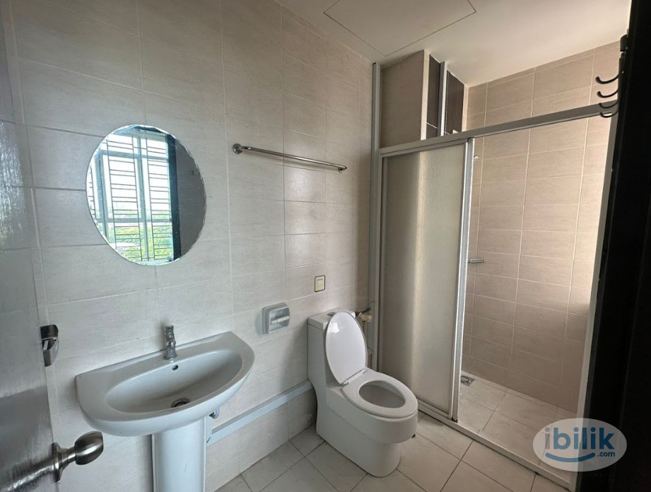 【NEAR BRT + MYDIN】Middle BedRoom with Low deposit - Image 2