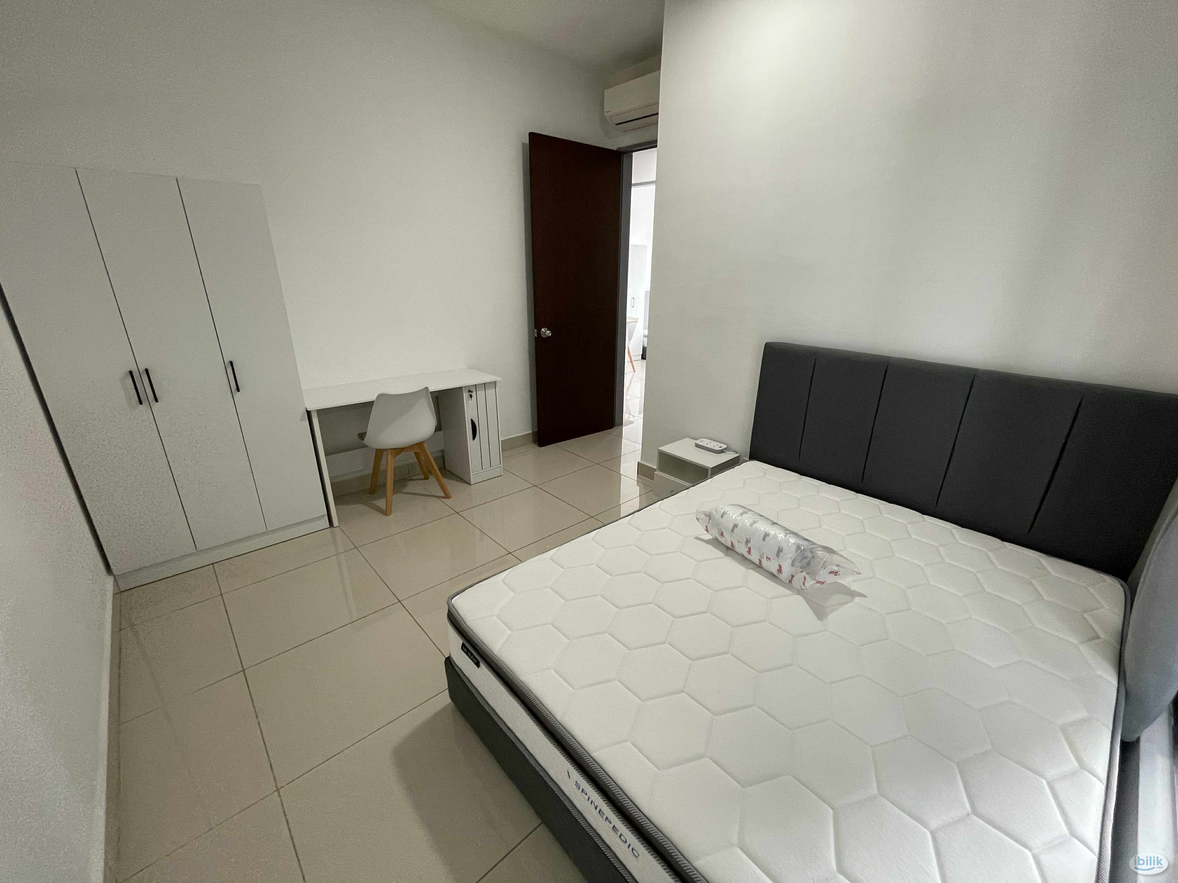 Middle Room at KL Traders Square, Setapak - Image 1