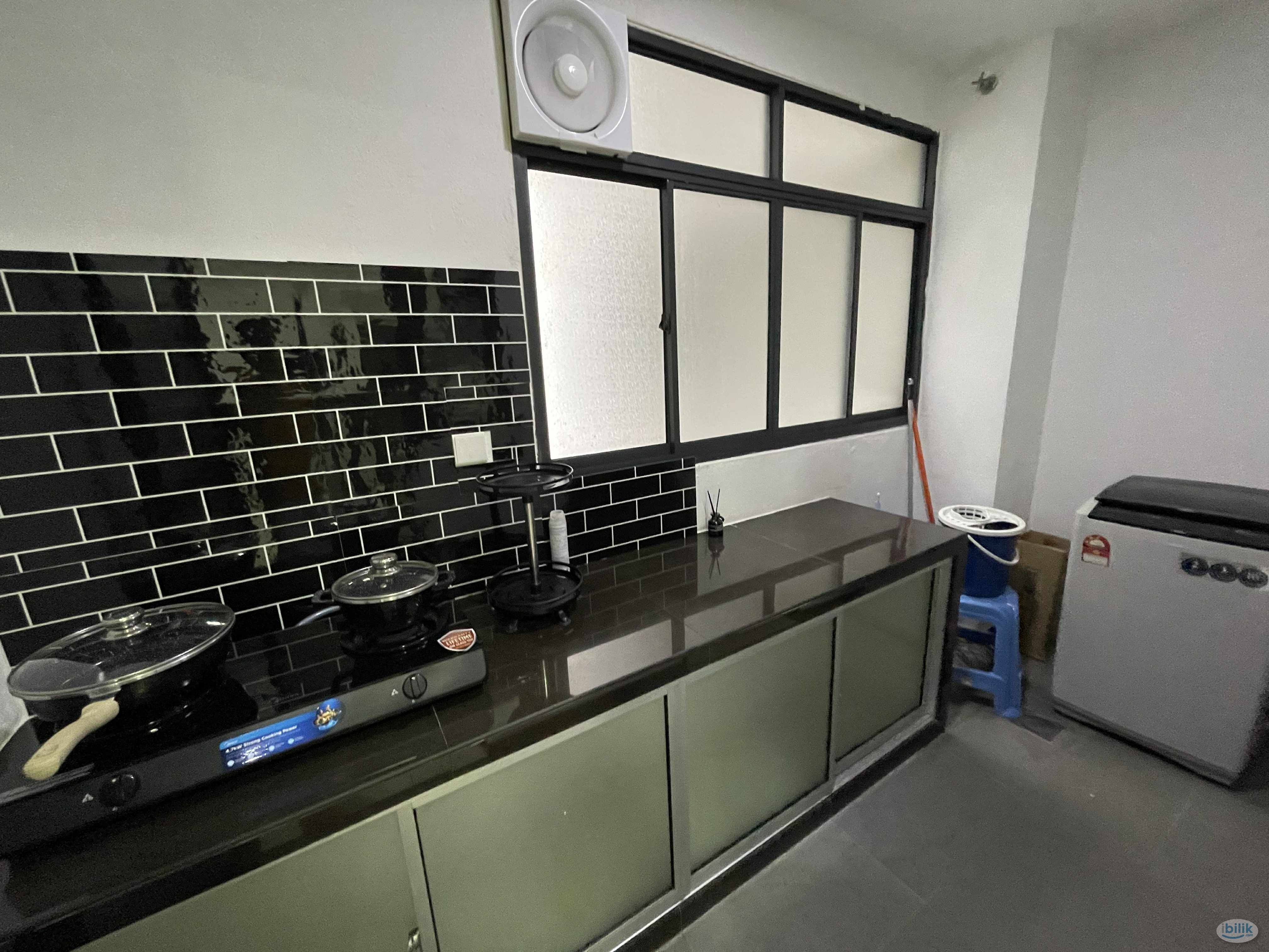Middle Room at KL Traders Square, Setapak - Image 4