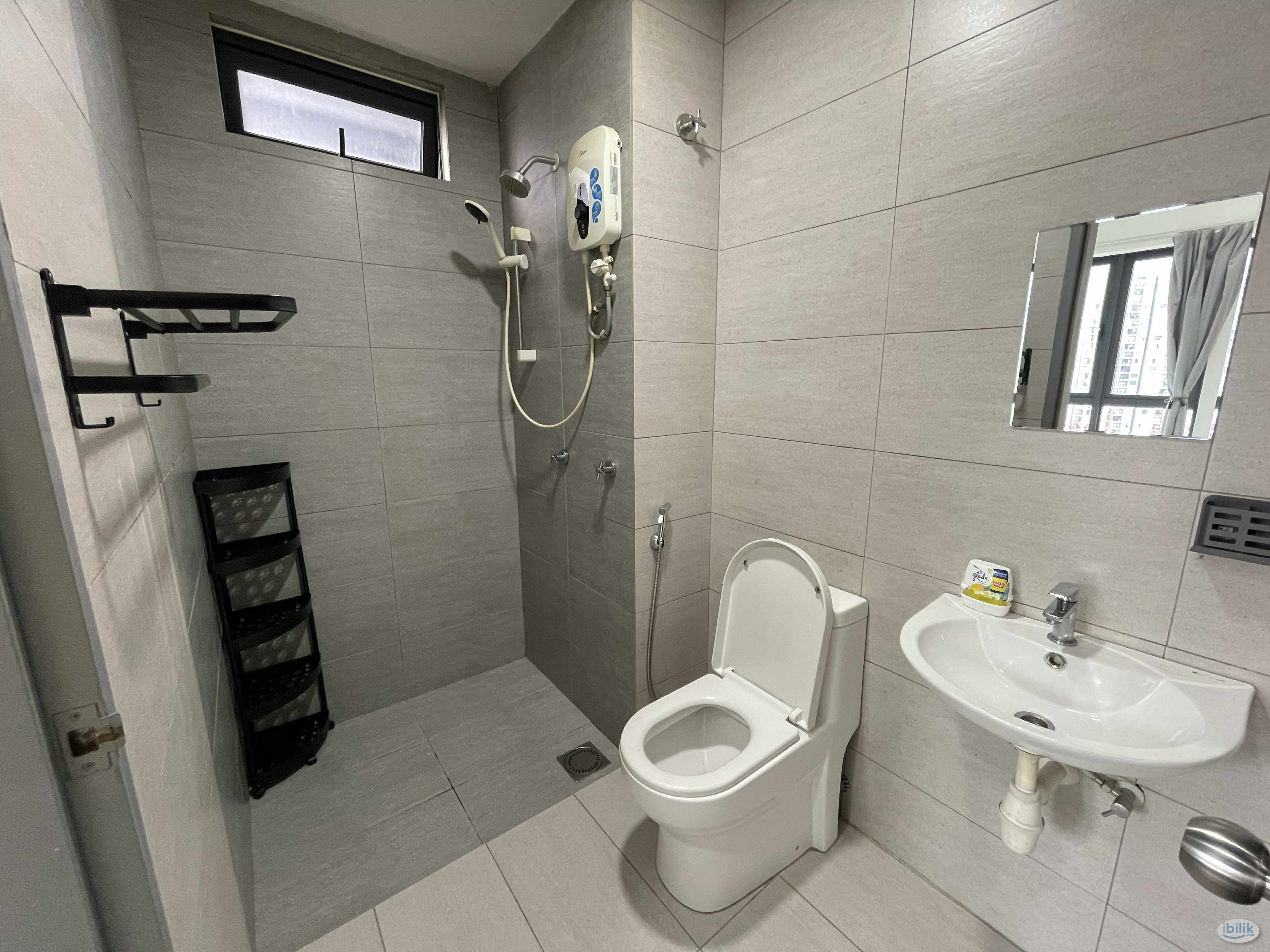 Middle Room at KL Traders Square, Setapak - Image 5