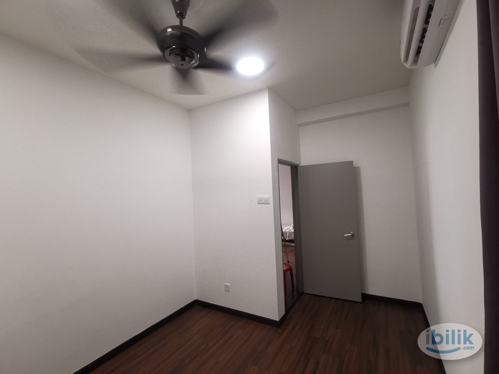 Middle Room at Silk Sky Service Apartment, Seri Kembangan - Image 2