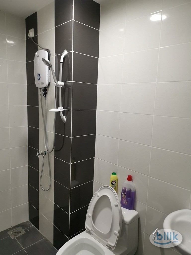 Middle Room at Silk Sky Service Apartment, Seri Kembangan - Image 3