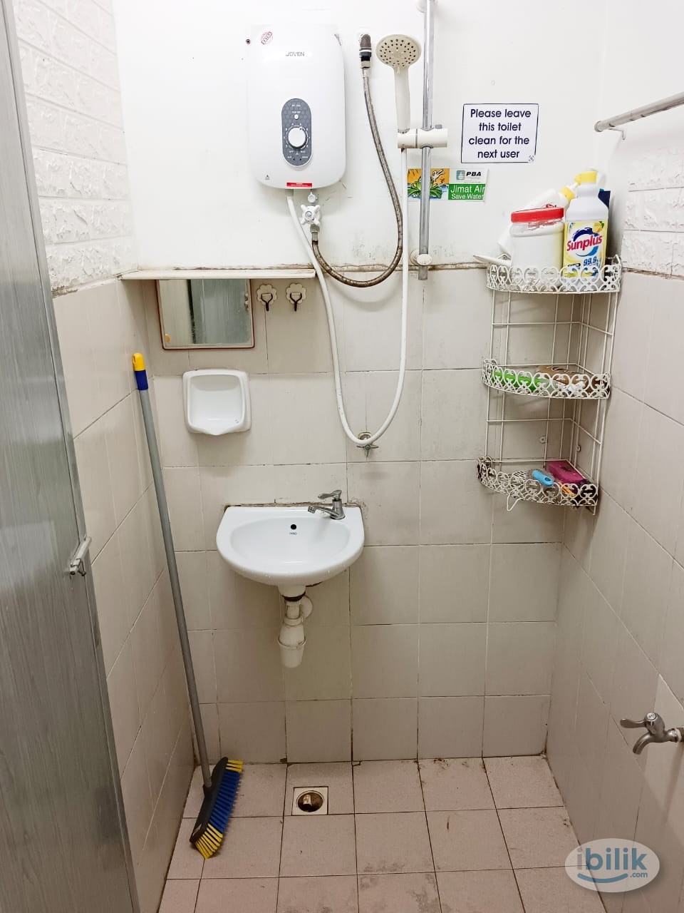Medium room for rent Sri Saujana Aparment@Lebuh macallum@Georgetown - Image 3