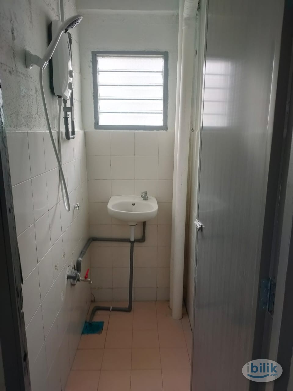 Middle Room at Pelangi Indah, Jalan Ipoh - Image 4