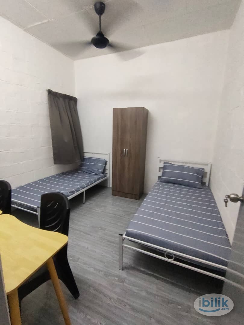 Middle Room at Pelangi Indah, Jalan Ipoh - Image 1