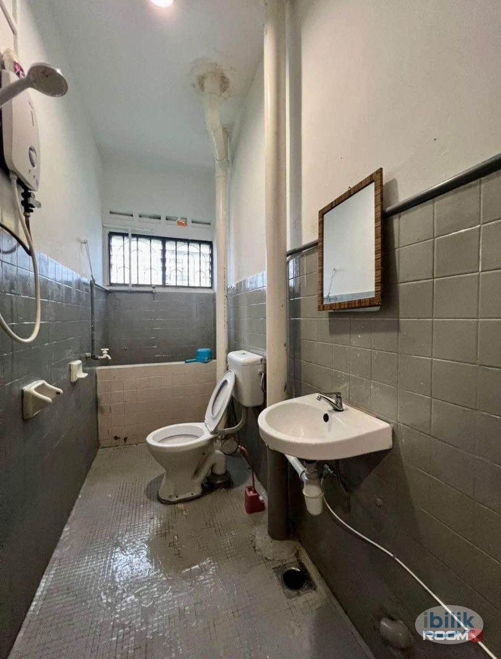 🚶‍♂️Short walk to CIQ📍- Cozy and available room for rent🌟 - Image 2