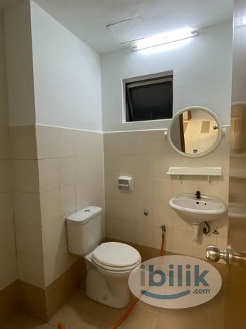 Middle Room at Casa Subang, UEP Subang Jaya - Image 4