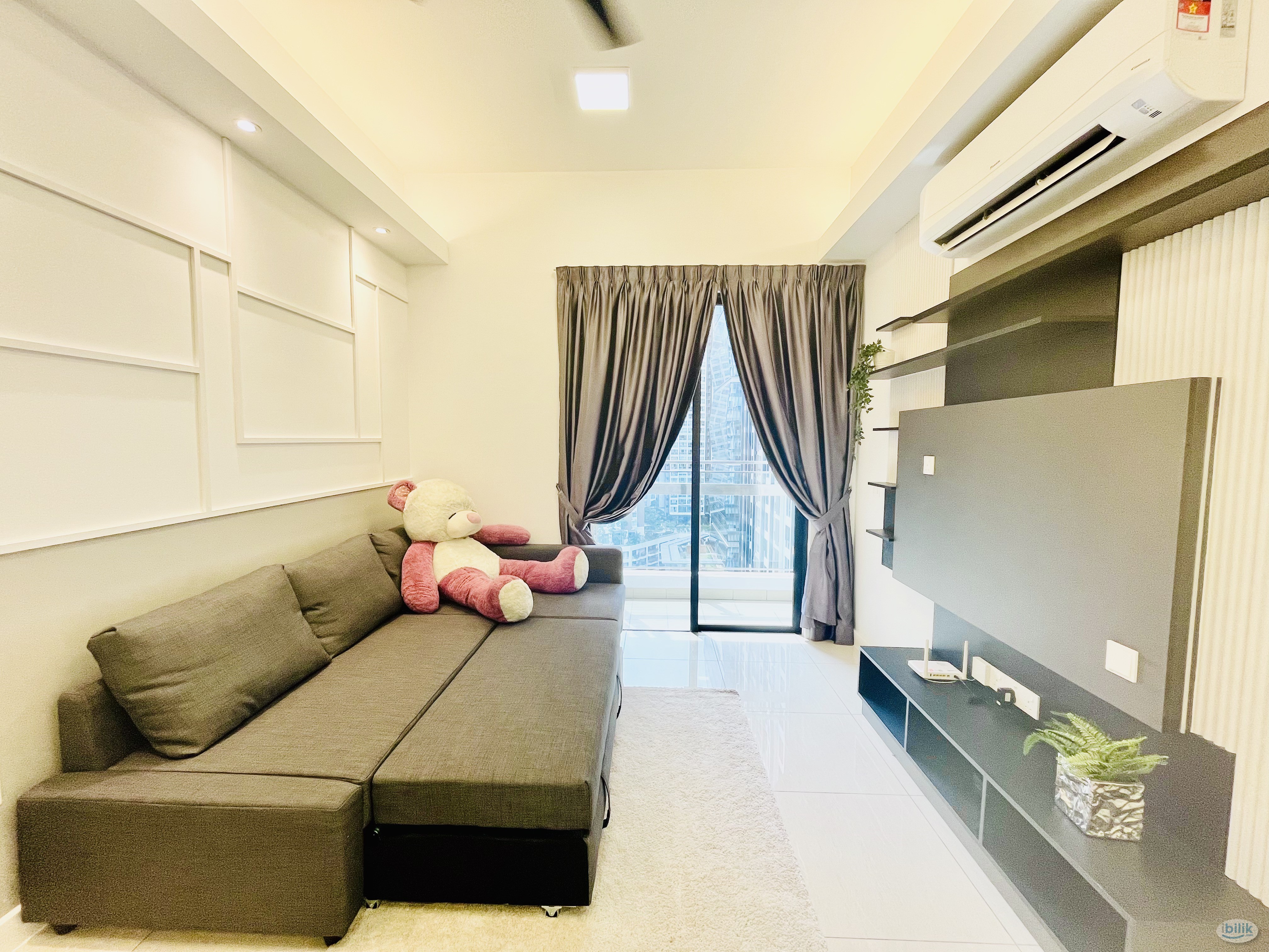 Fully furnished 1 Bed 1 Bath at Sentral Suites Walking Distance to Nu Sentral and KL Sentral - Image 1
