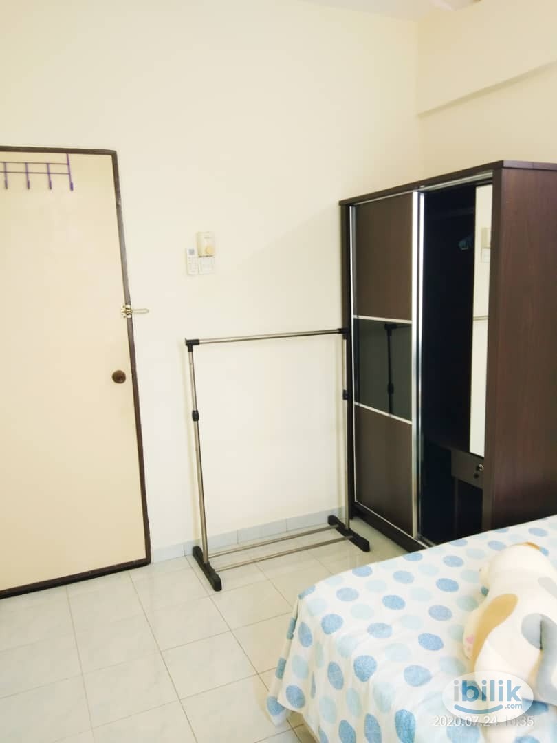 Middle Room at Jelutong, Penang - Image 1