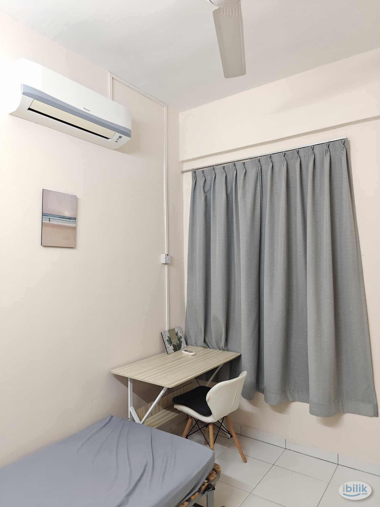 Middle Room at The Golden Triangle, Relau - Image 2