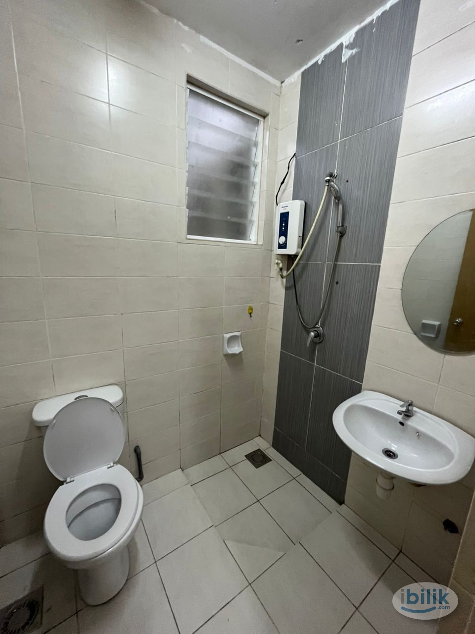 Middle Room at Impian Meridian, UEP Subang Jaya - Image 3