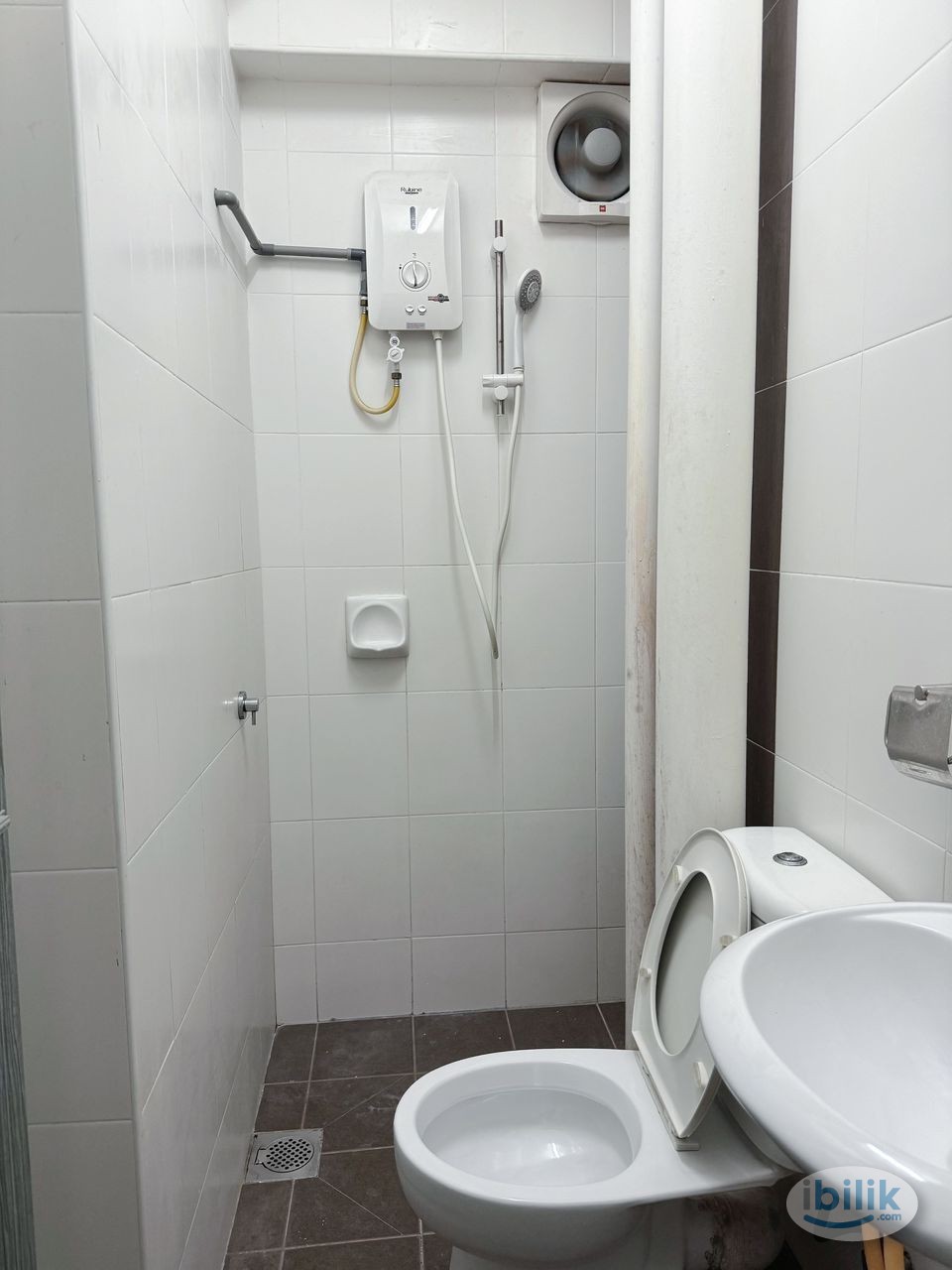 Perai SMALL ROOM FOR RENT at Prai Pinang Laguna Waterpark Condo🌟 RM 400 - Image 5