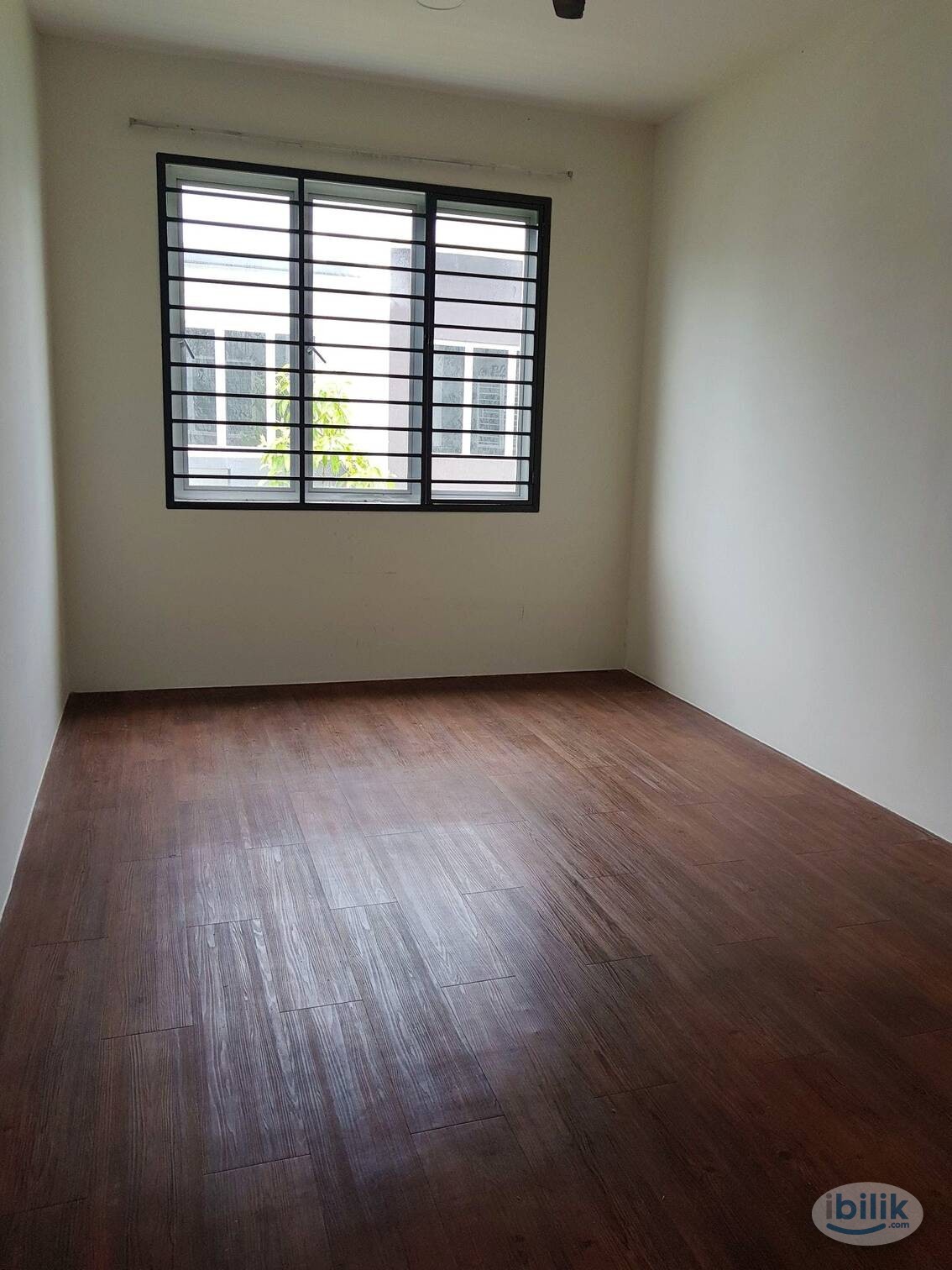 Middle Room at Cybersouth, Dengkil - Image 1