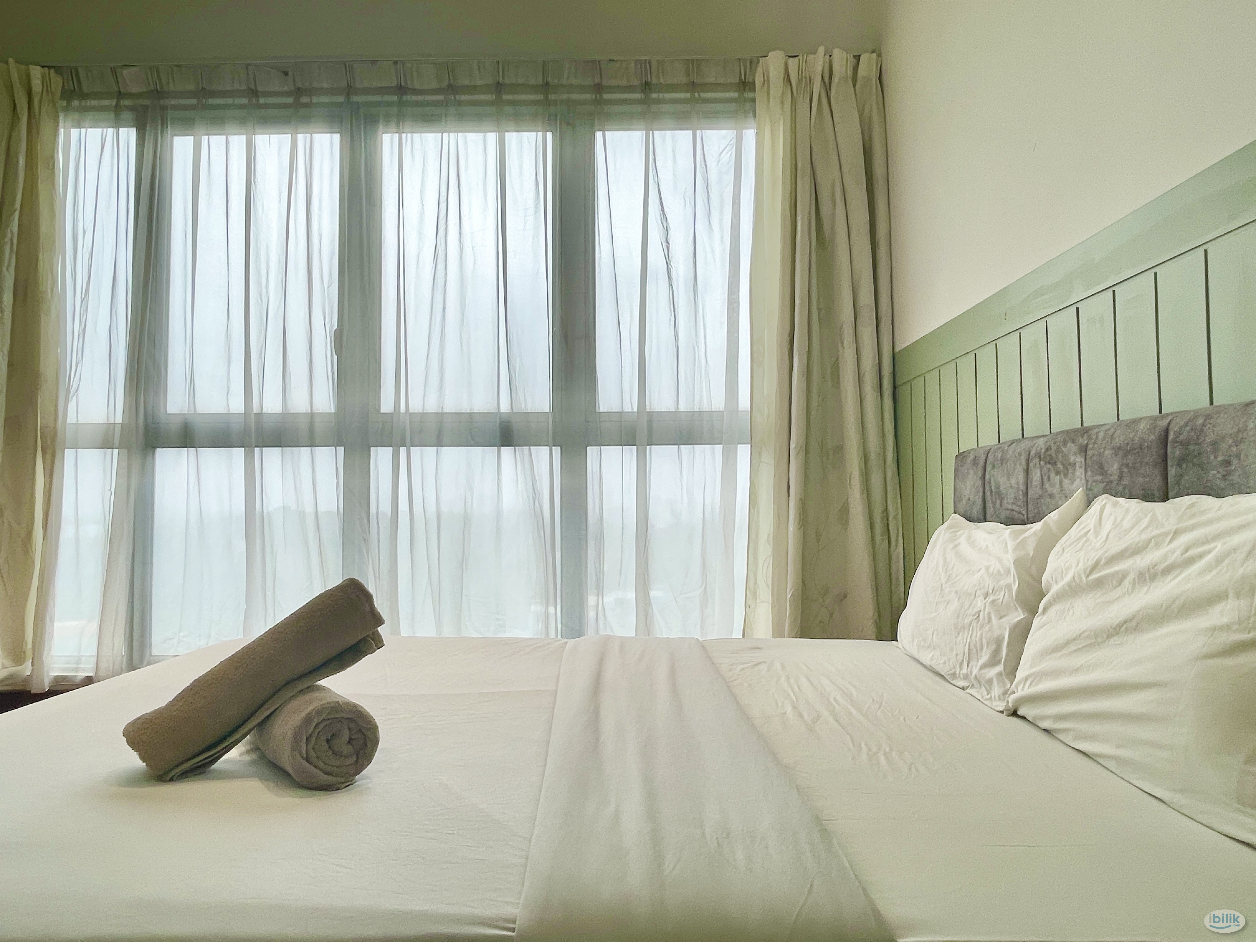 Regalia Residence Middle Room For Rent Walking Distance to PWTC LRT @ Infinity Pool With KLCC View - Image 3