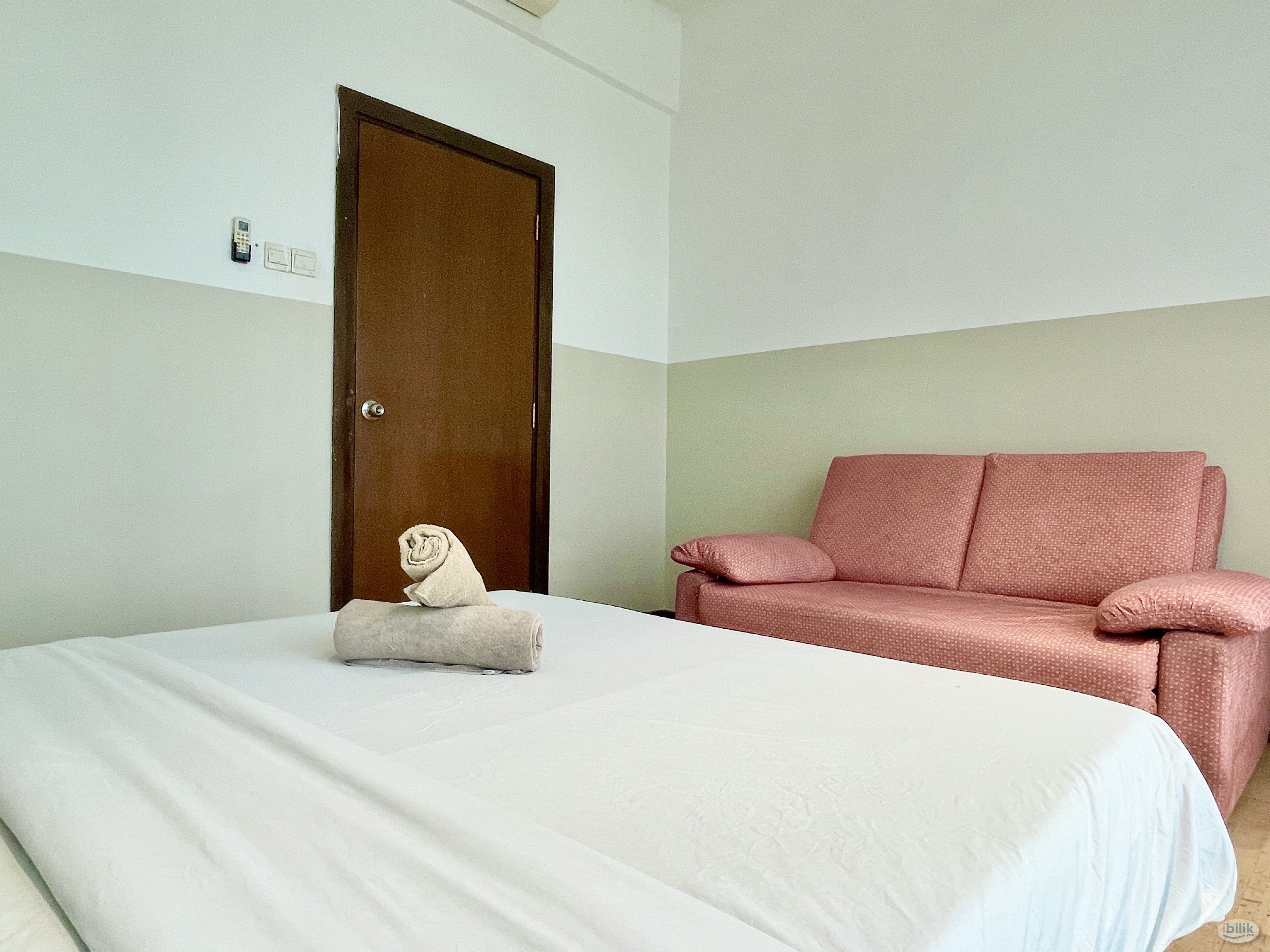 Regalia Residence Middle Room For Rent Walking Distance to PWTC LRT @ Infinity Pool With KLCC View - Image 4