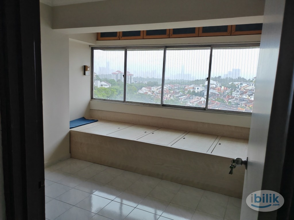 Middle Room at Faber Ria, Taman Desa - Image 2