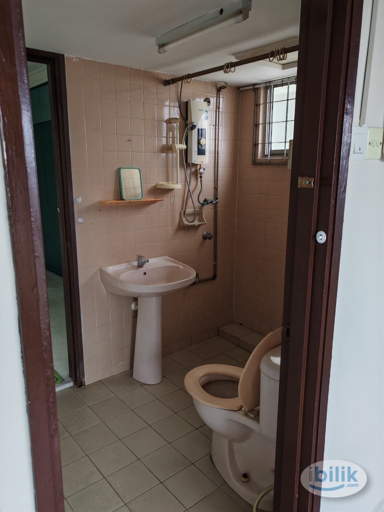 Middle Room at Faber Ria, Taman Desa - Image 3