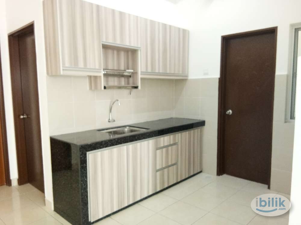 Middle Room (MUSLIMAH ONLY) Condo Semenyih near Ecohill Mall, Econsave - Image 1