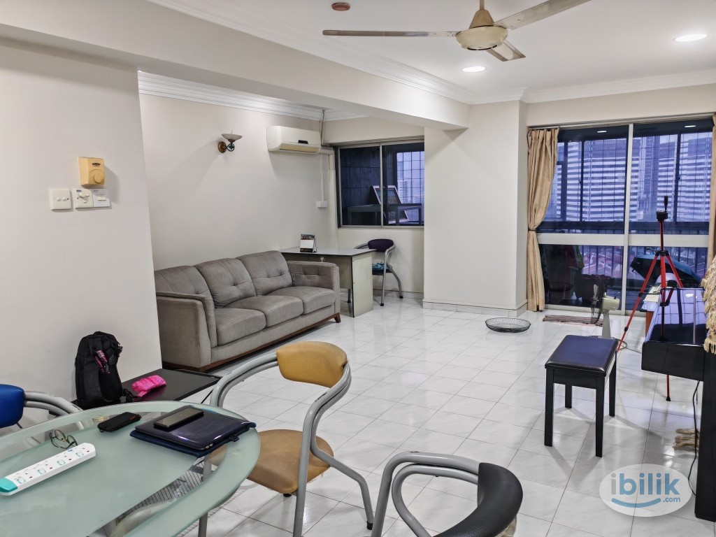 Middle Room at Faber Ria, Taman Desa - Image 1
