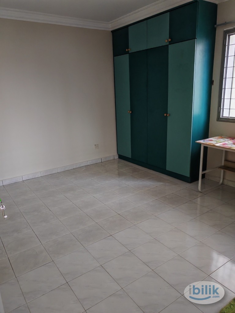 Middle Room at Faber Ria, Taman Desa - Image 2