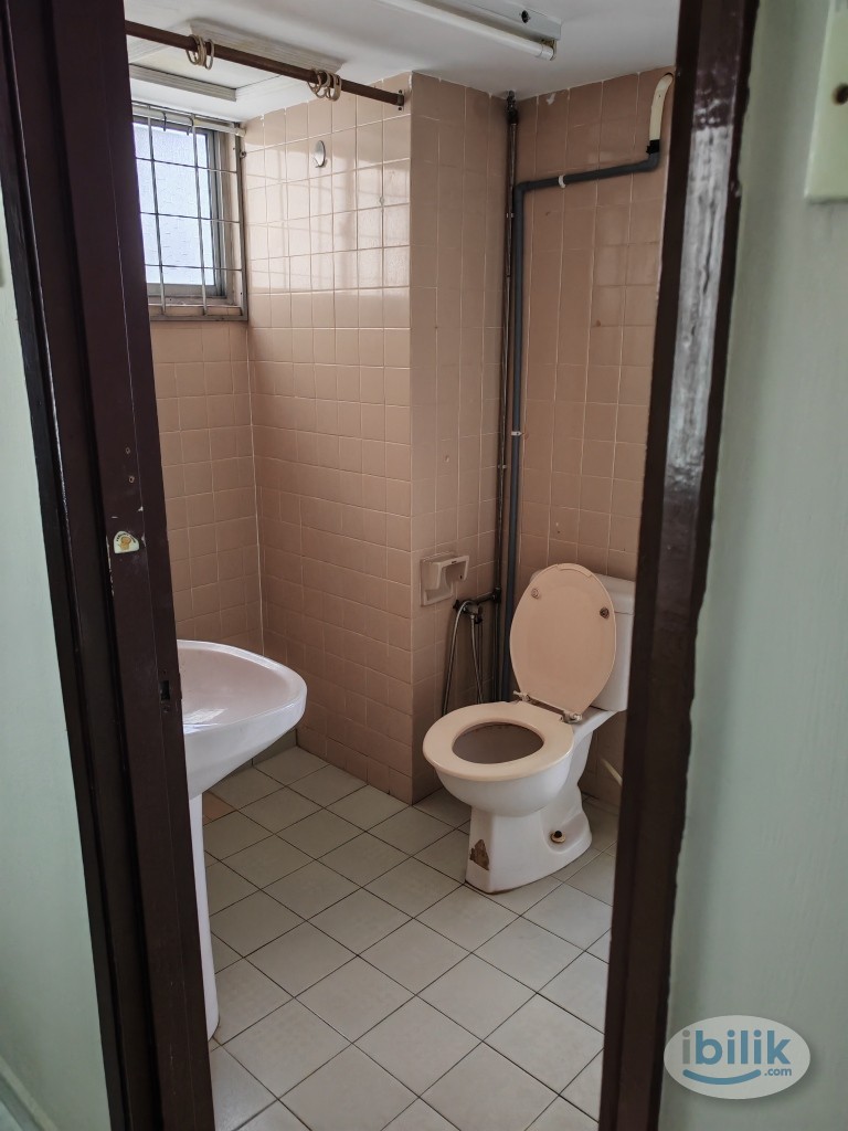Middle Room at Faber Ria, Taman Desa - Image 3