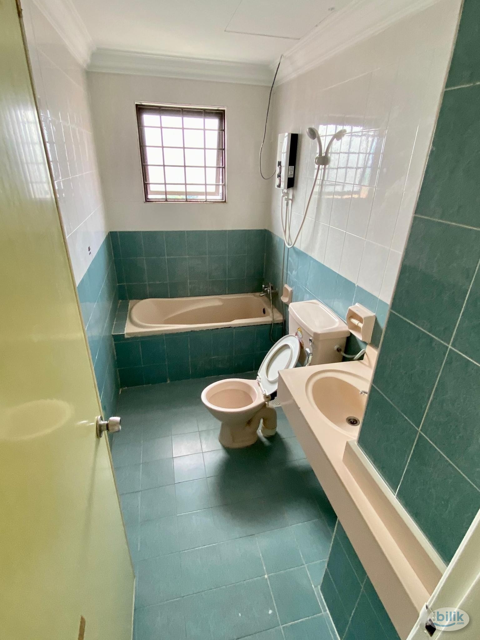 🌿 Freshly Setup Medium Shared Room near UTAR – Free WiFi + Cleaning Service! - Image 2